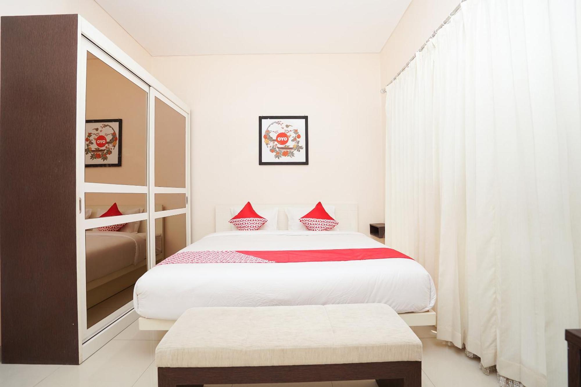 Oyo 782 Menjangan Residence At Citraland 1 Сурабая Экстерьер фото