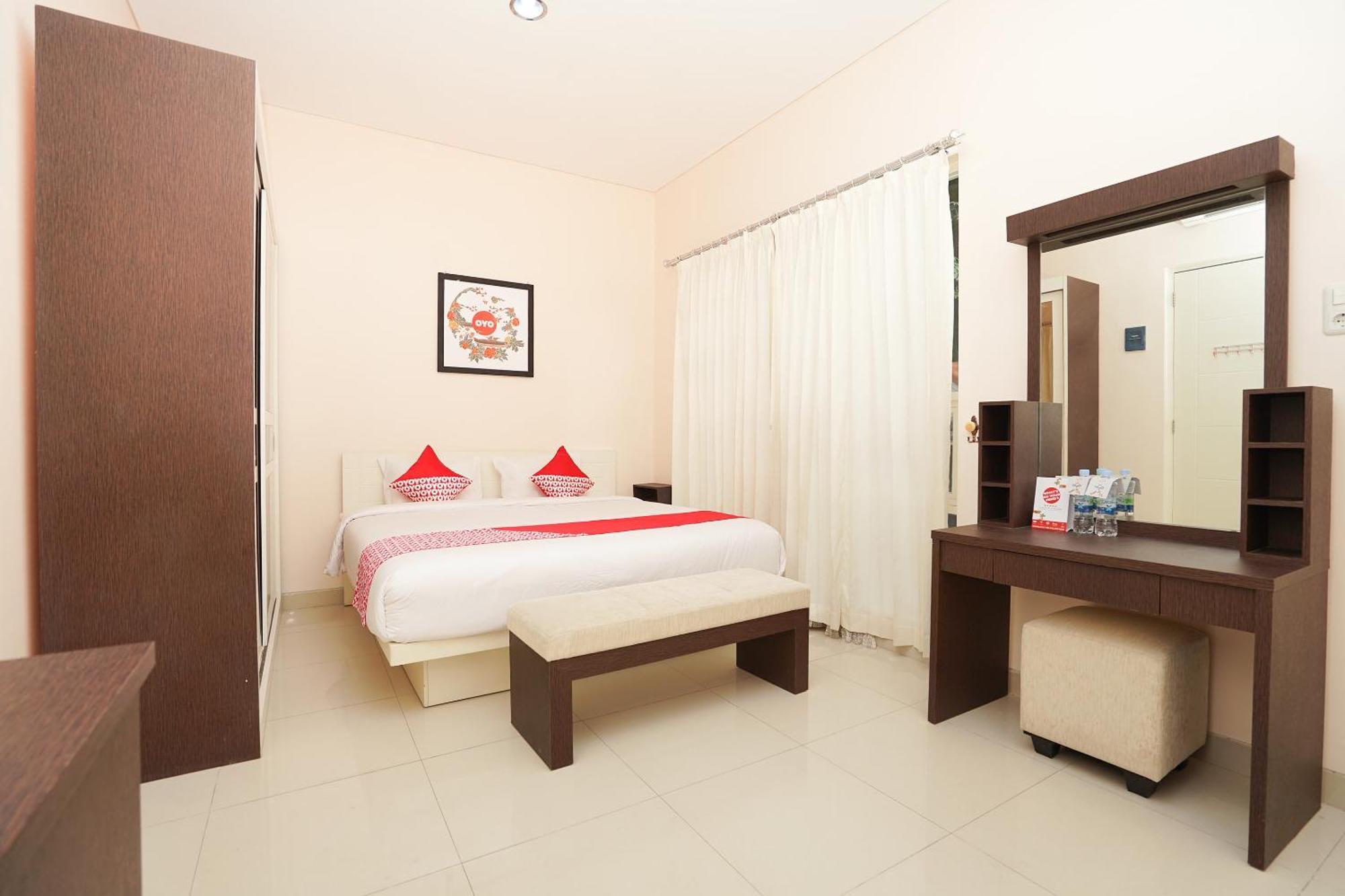 Oyo 782 Menjangan Residence At Citraland 1 Сурабая Экстерьер фото