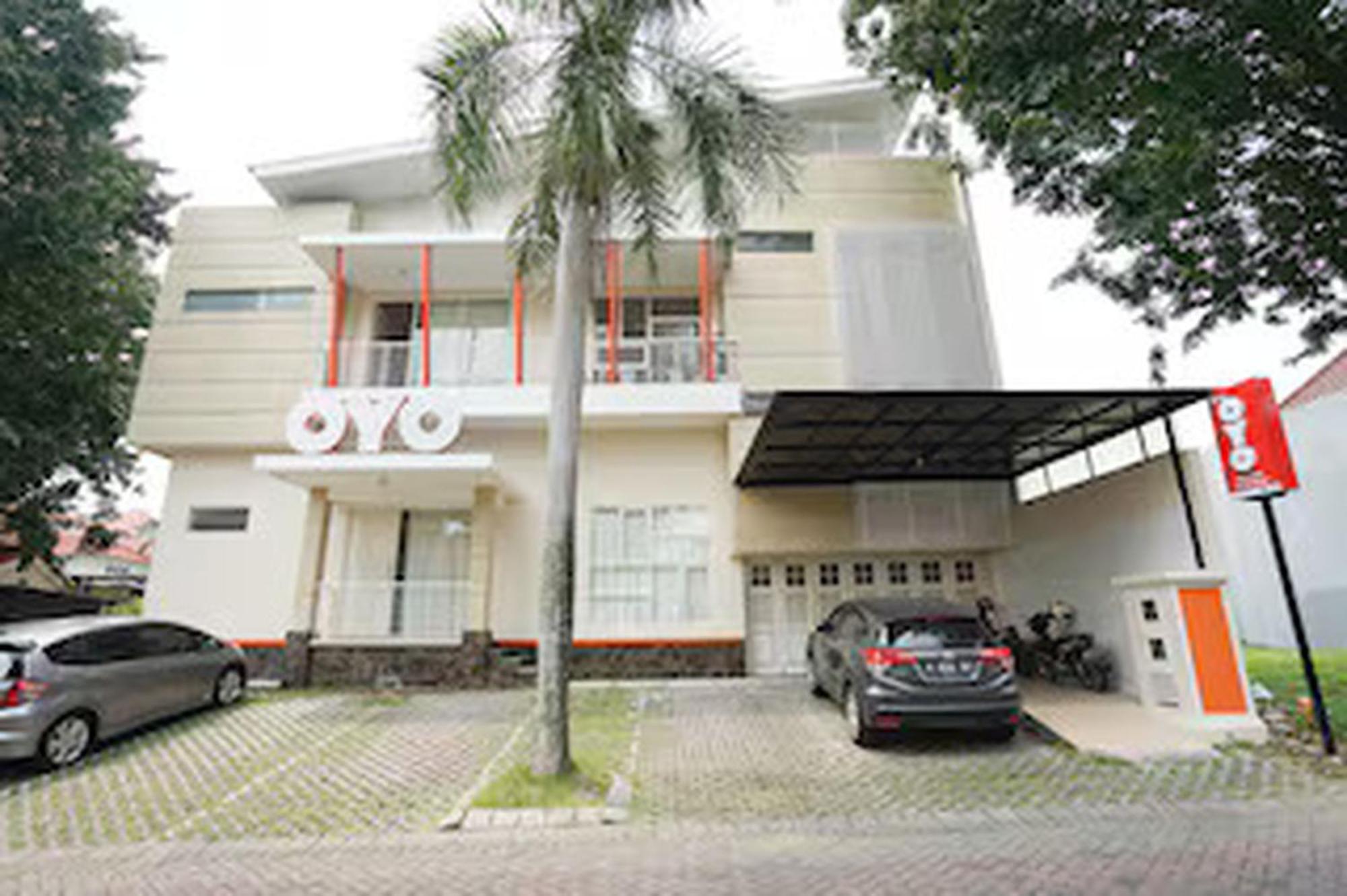 Oyo 782 Menjangan Residence At Citraland 1 Сурабая Экстерьер фото